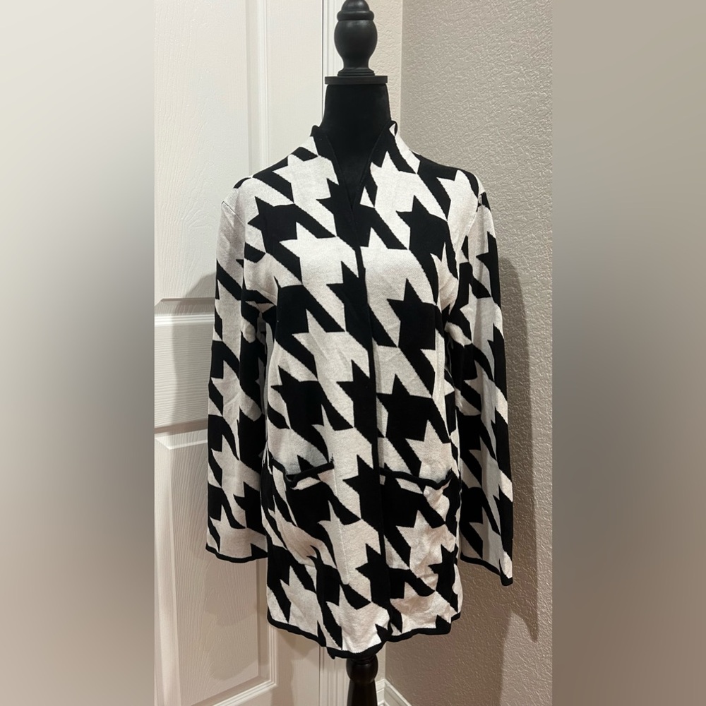 ALLISON DALEY BLACK AND WHITE OPEN FRONT CARDIGAN SIZE L